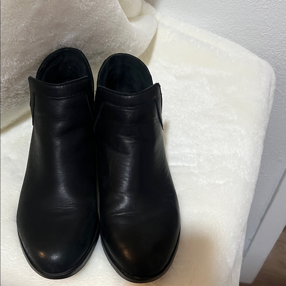 Sorel Dark Leather Footwear